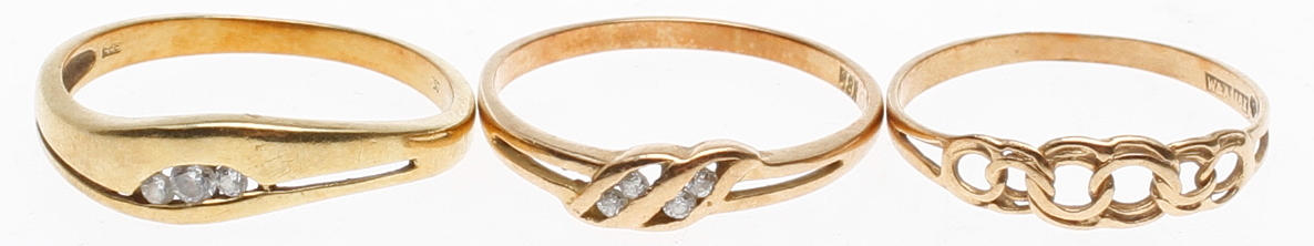RINGAR, 18k guld, vikt ca 4,6 gram.