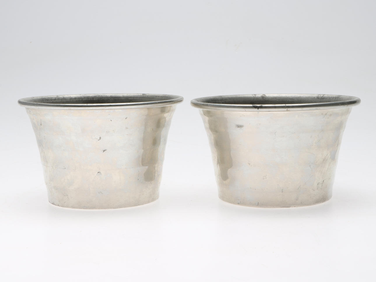 YTTERFODER, 1 par, Firma Svenskt Tenn, 1900-tal.