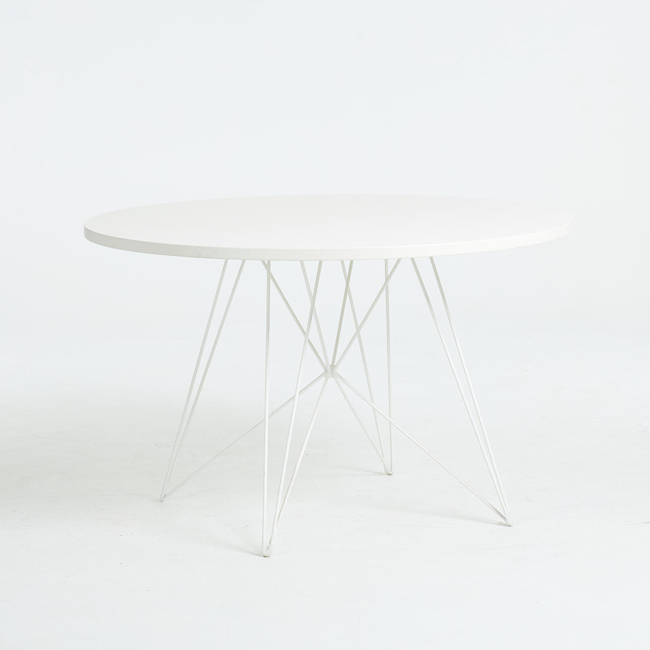 MATBORD, vitlackerat underrede, Magis, samtida.