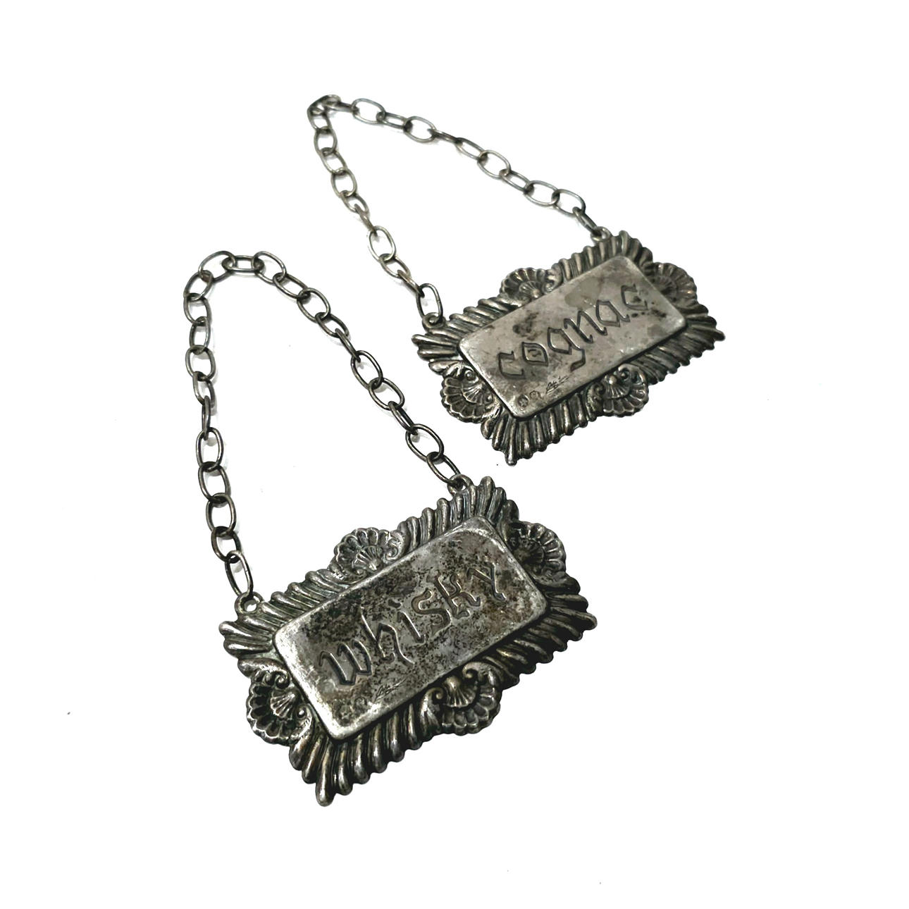 TVÅ SILVER ”COGNAC” OCH ”WHISKY” TALLRIKAR.