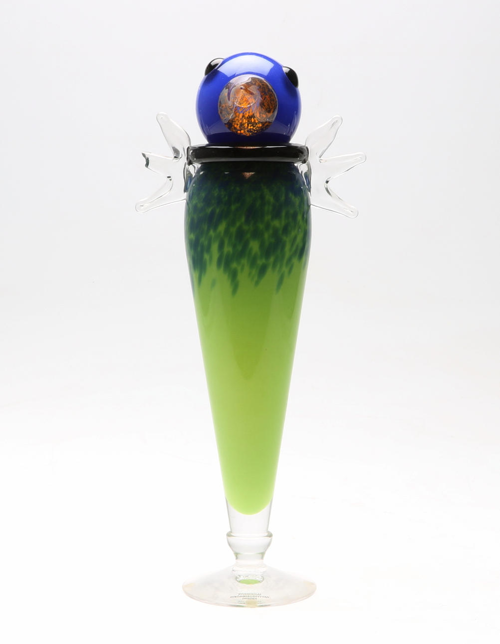 KONSTGLAS, karaff, Anna Örnberg, Strömbergshyttan, signerad samt numrerad.