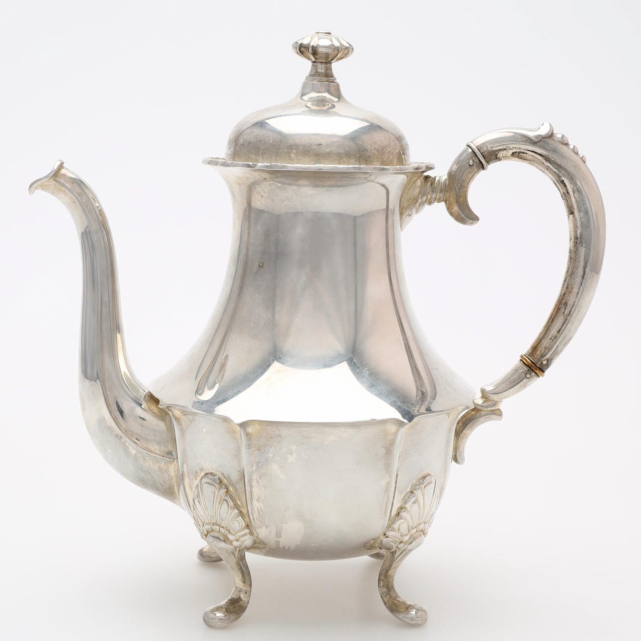 SILVERKANNA, silver 830, vikt 630 gram.