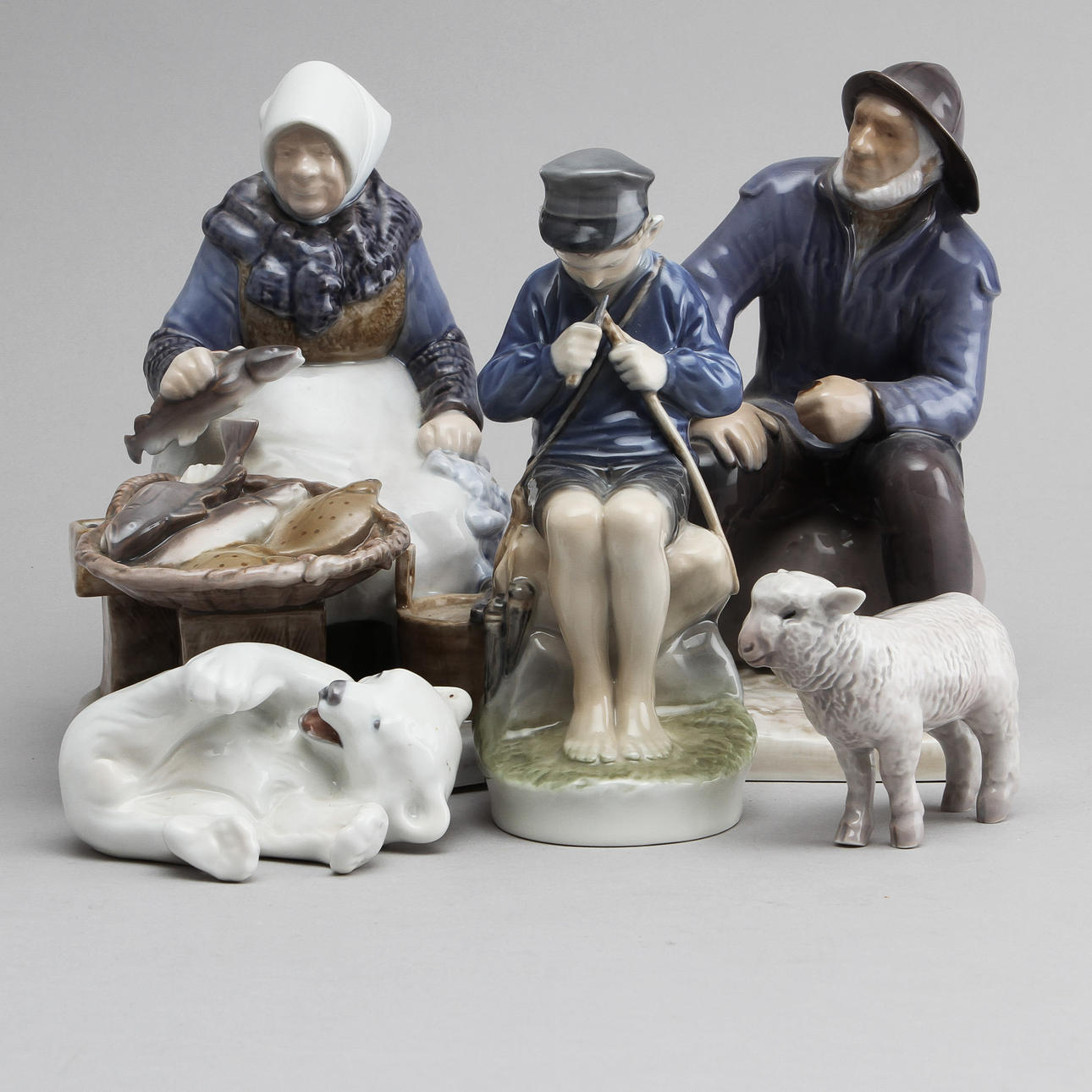 FIGURINER, 5 st, porslin, Royal Copenhagen samt Bing & Gröndahl.