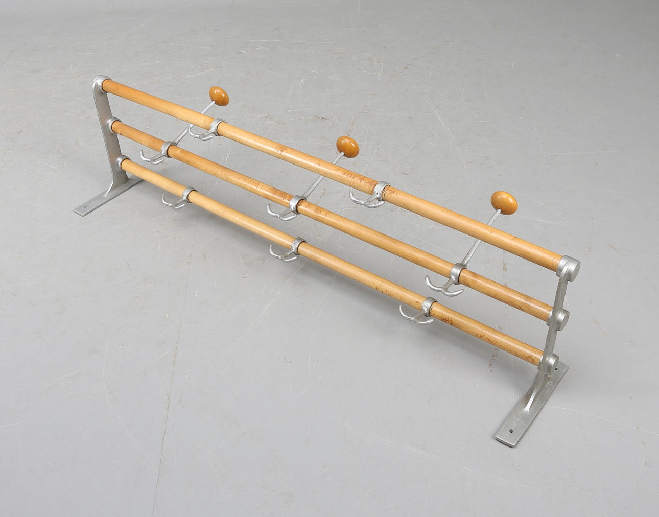 KLÄDHÄNGARE, 1900-talets mitt.