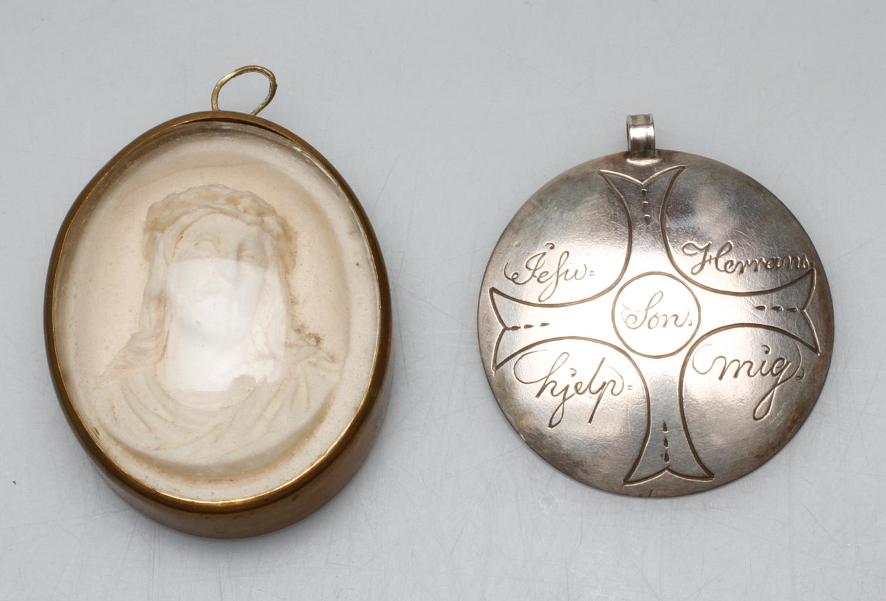 HÄNGEN, 2 st bland annat silver, 1800/1900-tal.