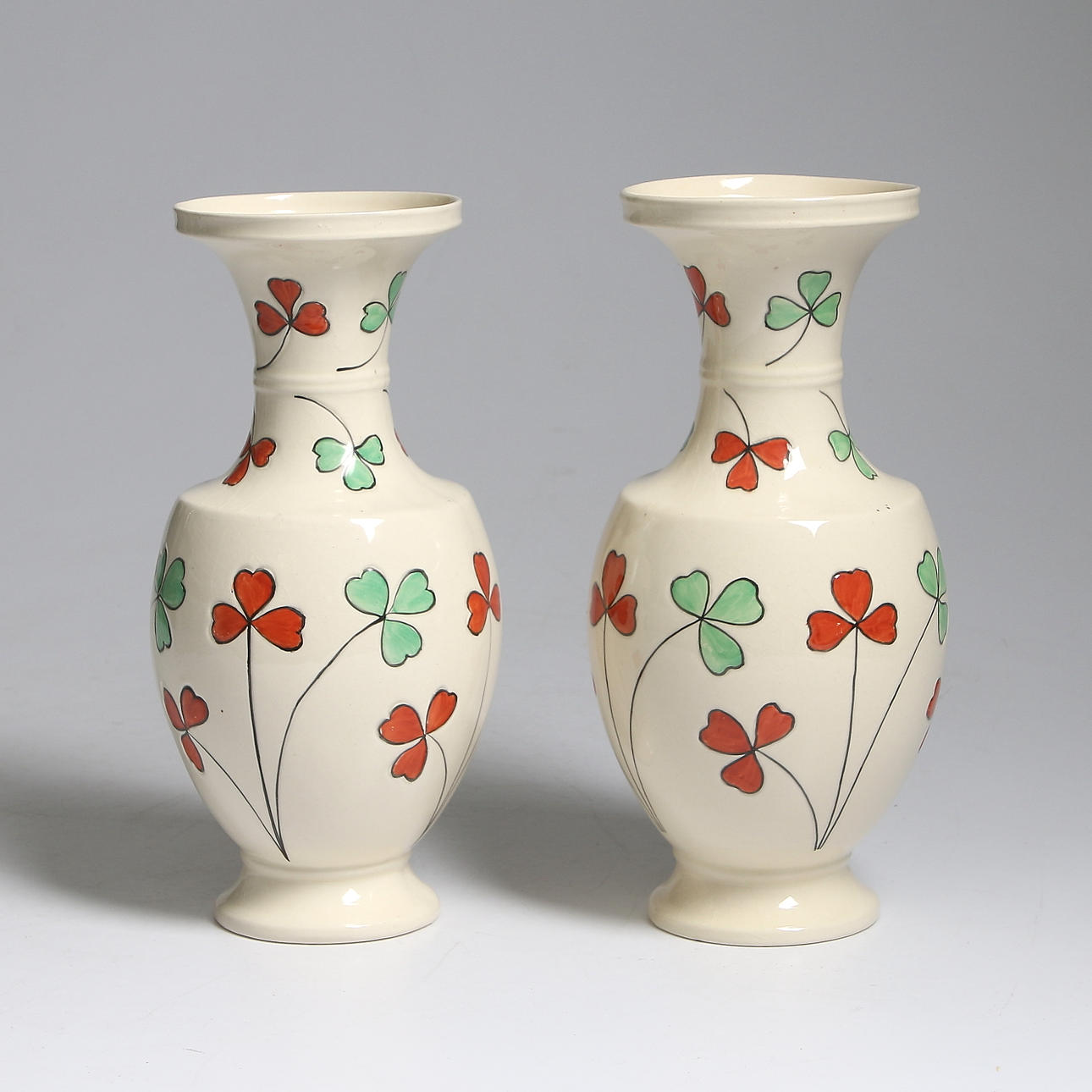 VASER, ett par, flintgods, jugend, Rörstrand, omkring sekelskiftet 18/1900.