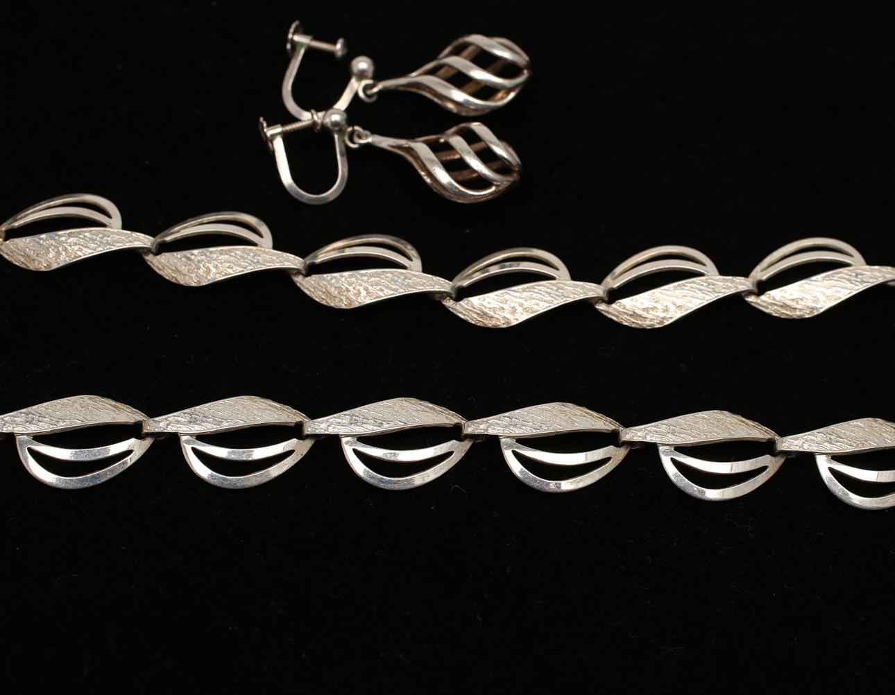 HALSBAND, ARMBAND och ÖRHÄNGEN, silver.