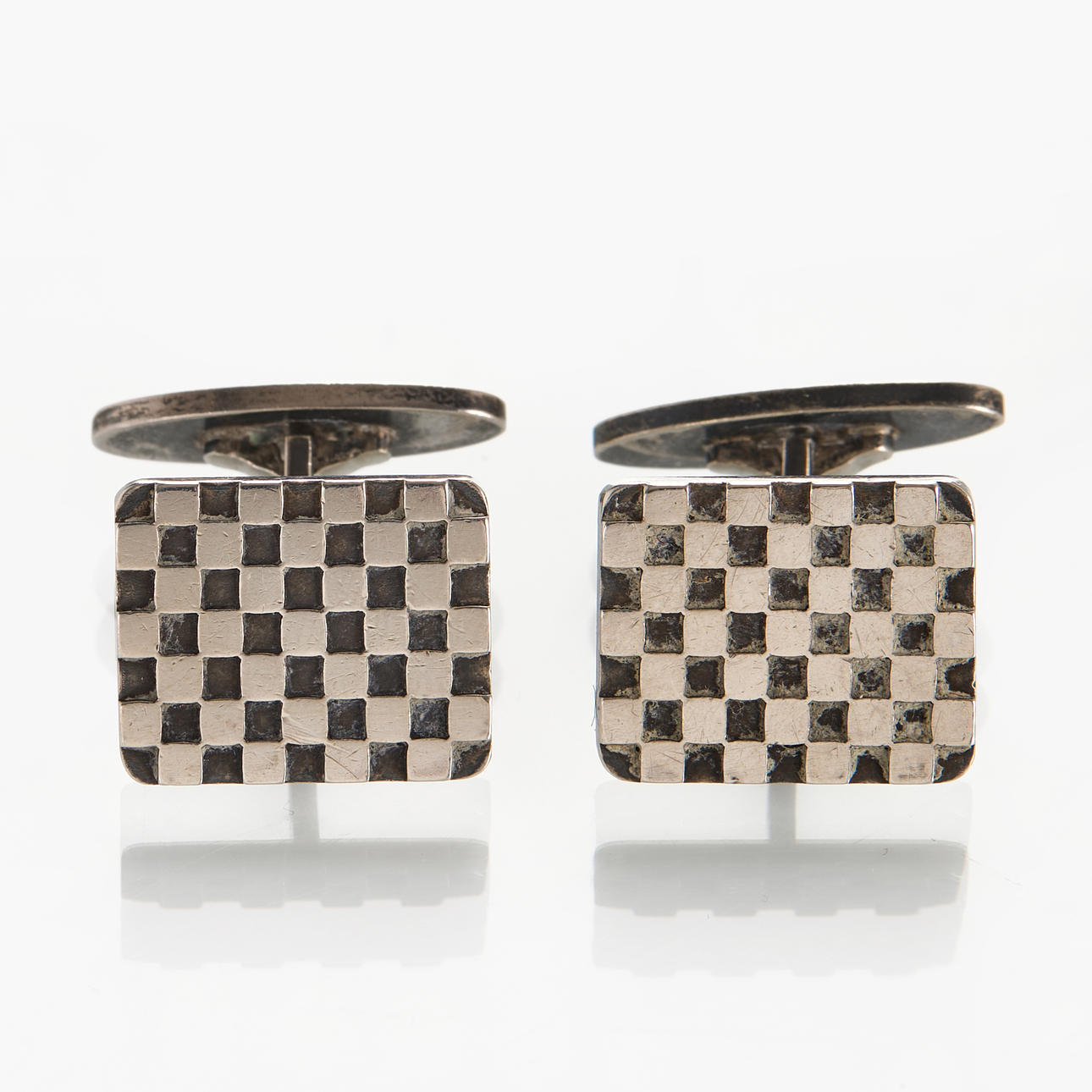 GEORG JENSEN. manchetknapper, et par, sterlingsølv modelnummer 113, ternet mønster, Danmark.