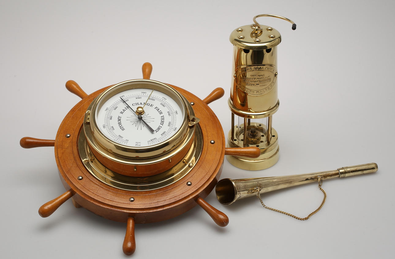 SKEPPSBAROMETER, GRUVLYKTA och SIGNALHORN, mässing.