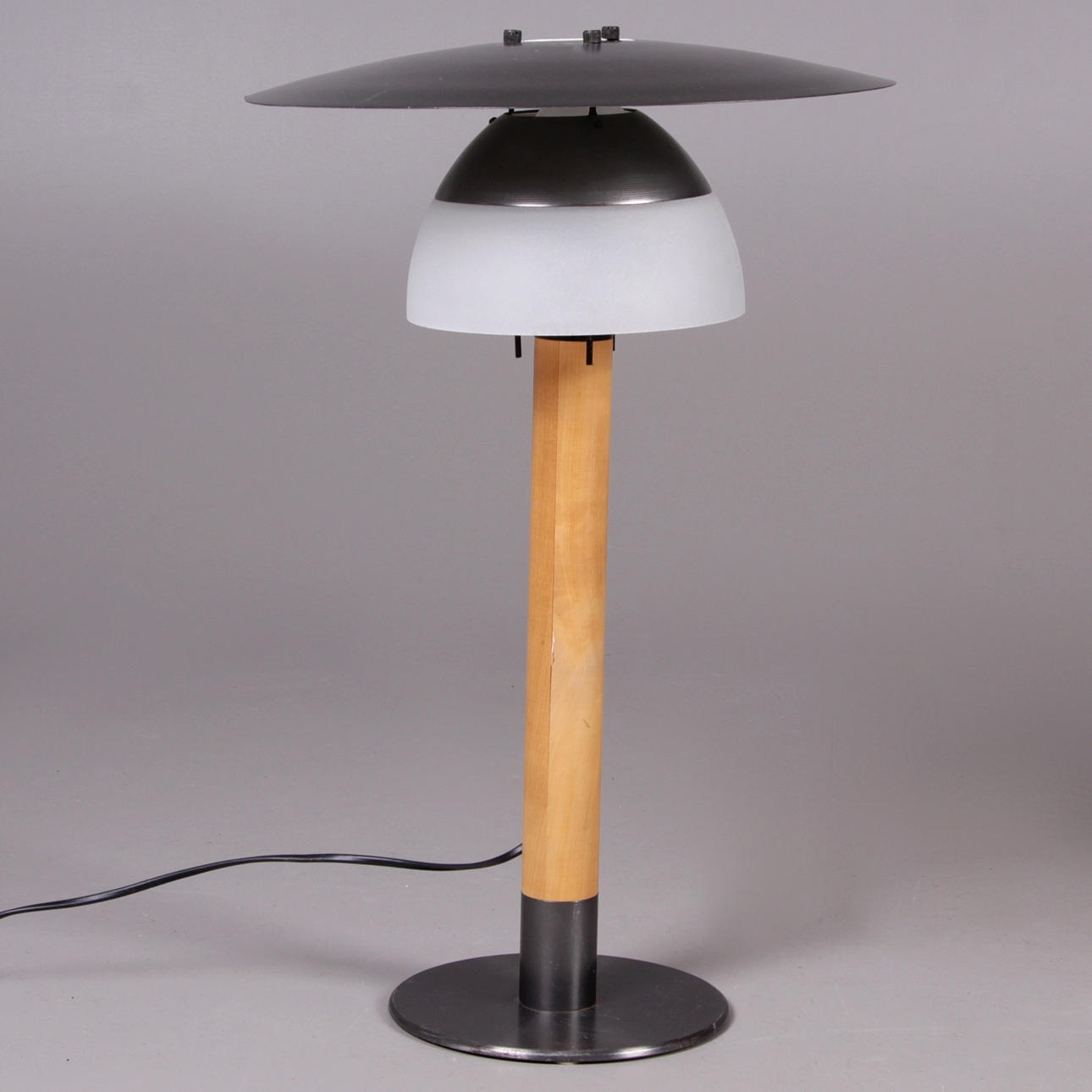 BORDSLAMPA, plåt och björk, Atelje Lyktan AB, Åhus, Sweden.