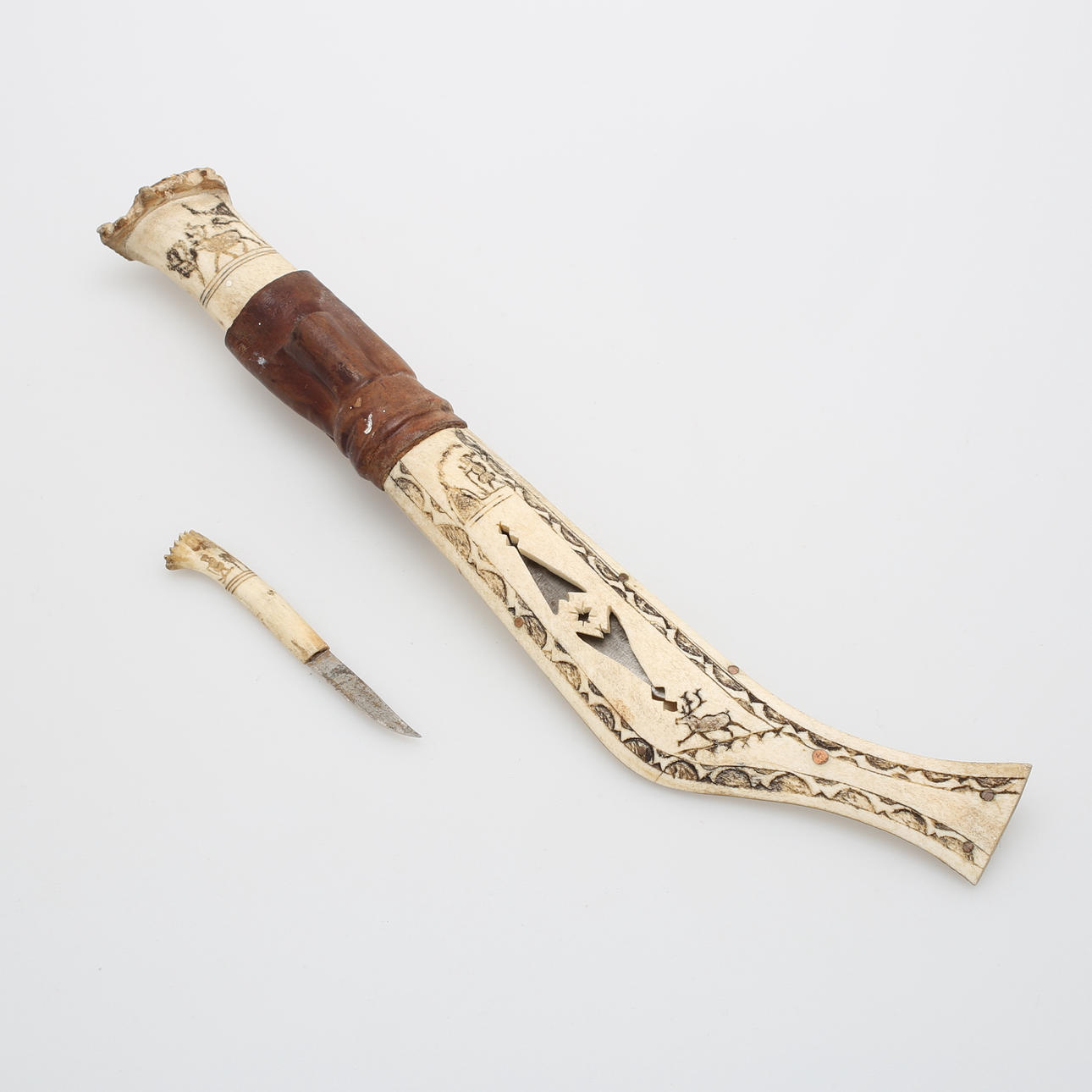 KNIVAR, 2 st, med slida, horn, samearbete, 1926.