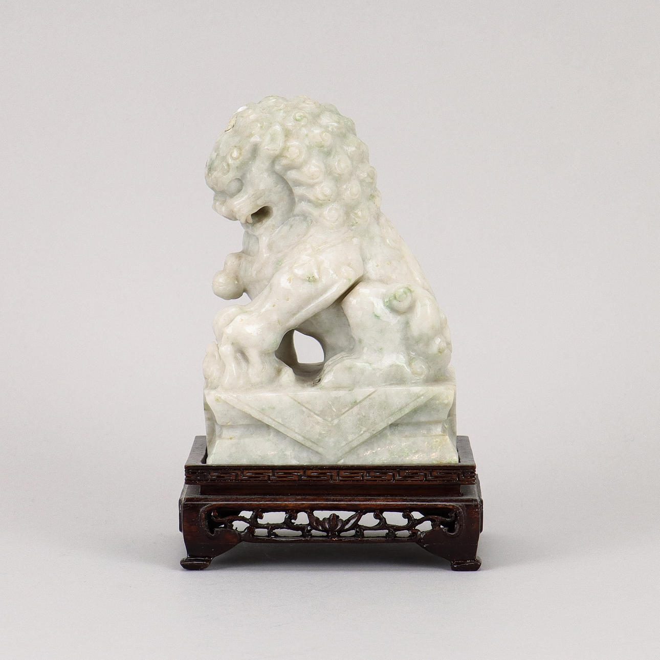 LÖWE aus Ostindien, Steinmaterial.