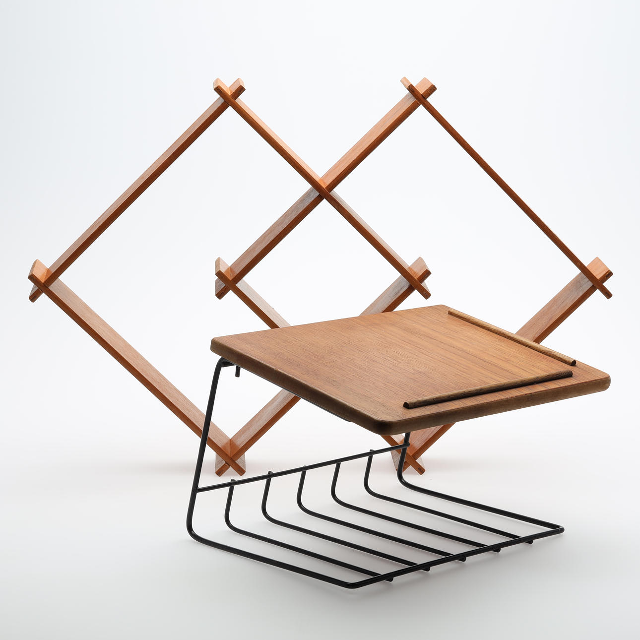 2 væghylder, anden halvdel af det 20. århundrede.