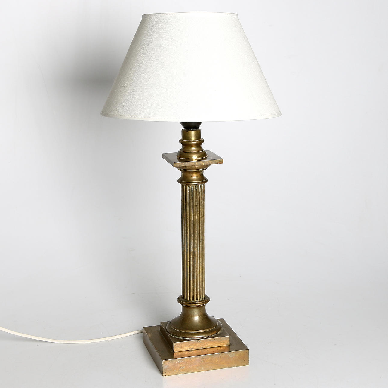 BORDSLAMPA, mässing, gustaviansk stil, tidigt 1900-tal.