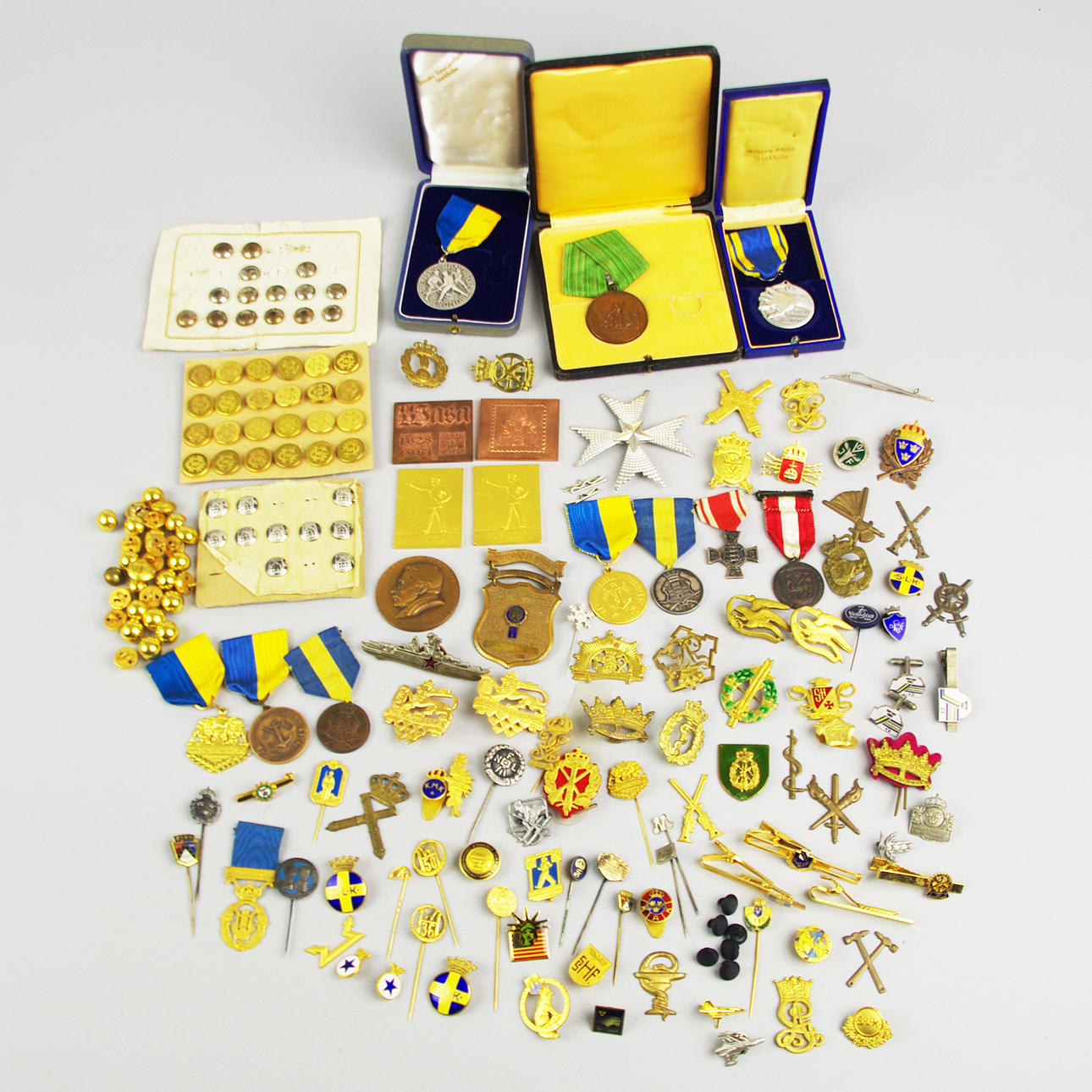 PINNS, MEDALJER, KNAPPA M.M.