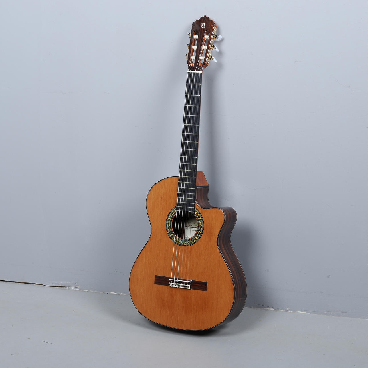 SEMIAKUSTISK GITARR, ALHAMBRA 500 ELECTRIC, MAESTRO SERIES.