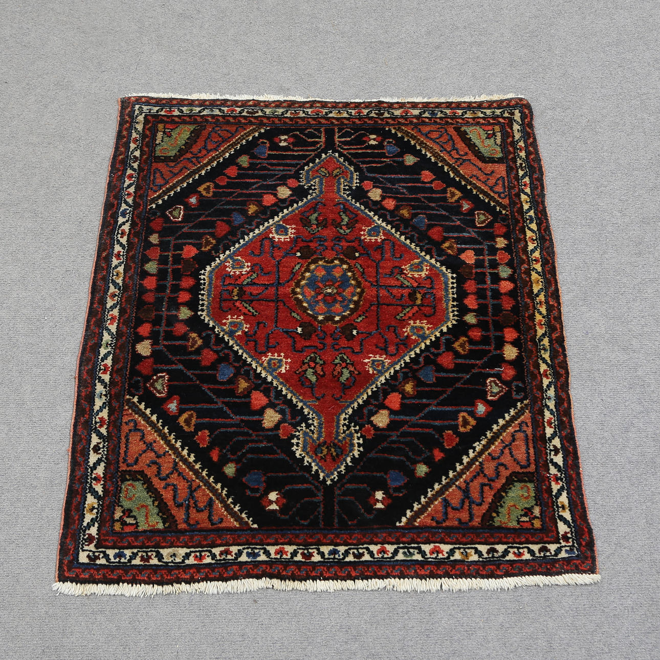 LITEN ÄKTA MATTA, BLANDADE FÄRGER.