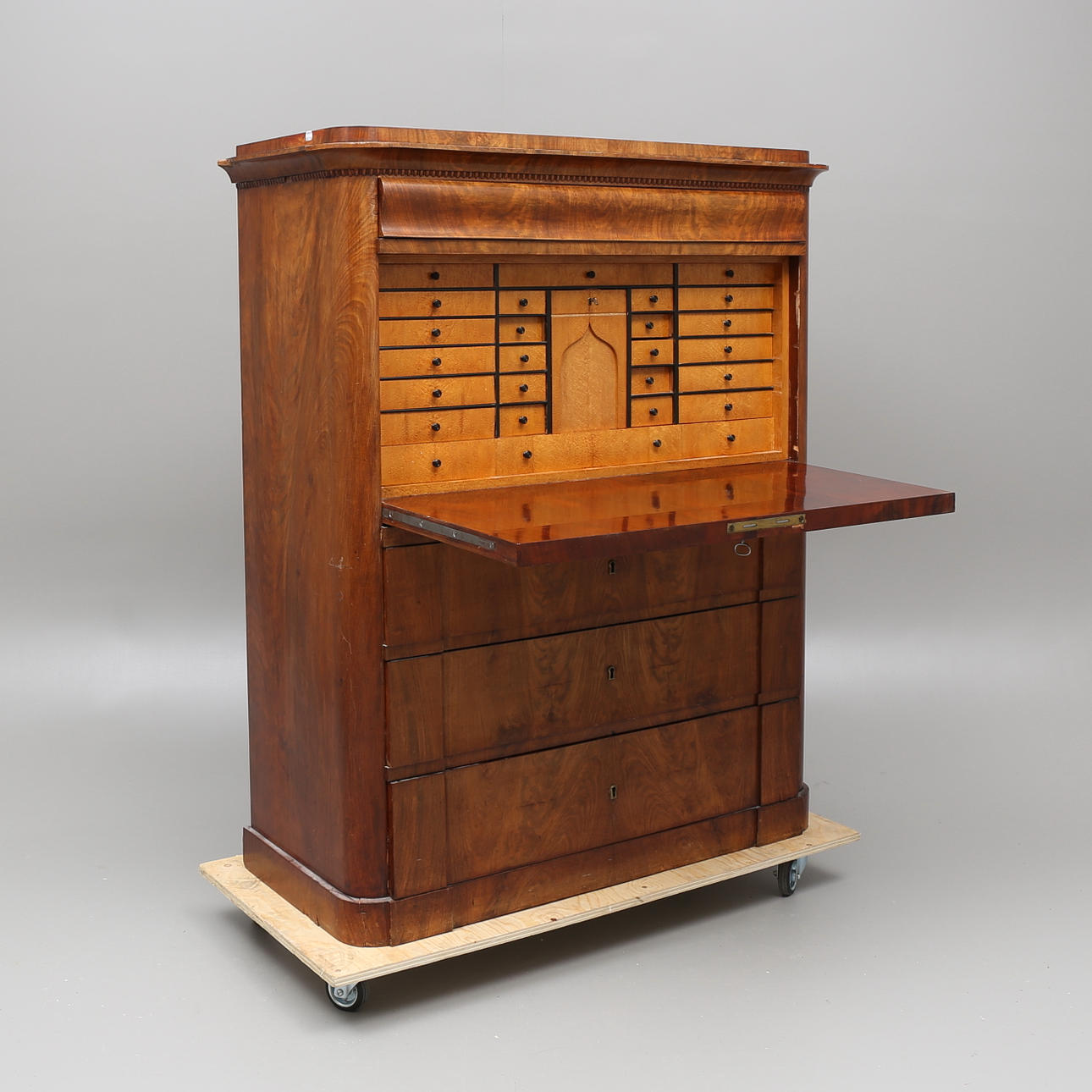 CHIFFONJÉ, 1800-tal.