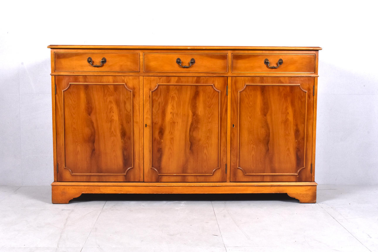 SIDEBOARD, Eibe, englischer Stil.