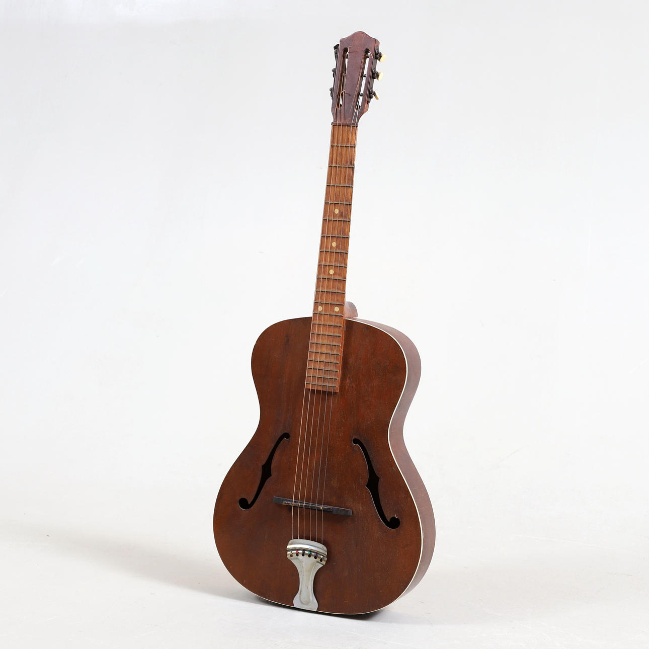 En guitar fra det 20. århundrede.