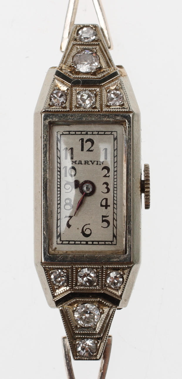 DAMARMBANDSUR med ARMBAND, 18k vitt guld med diamanter, Marvin, 1920-tal vikt tot ca 12,7 gram.