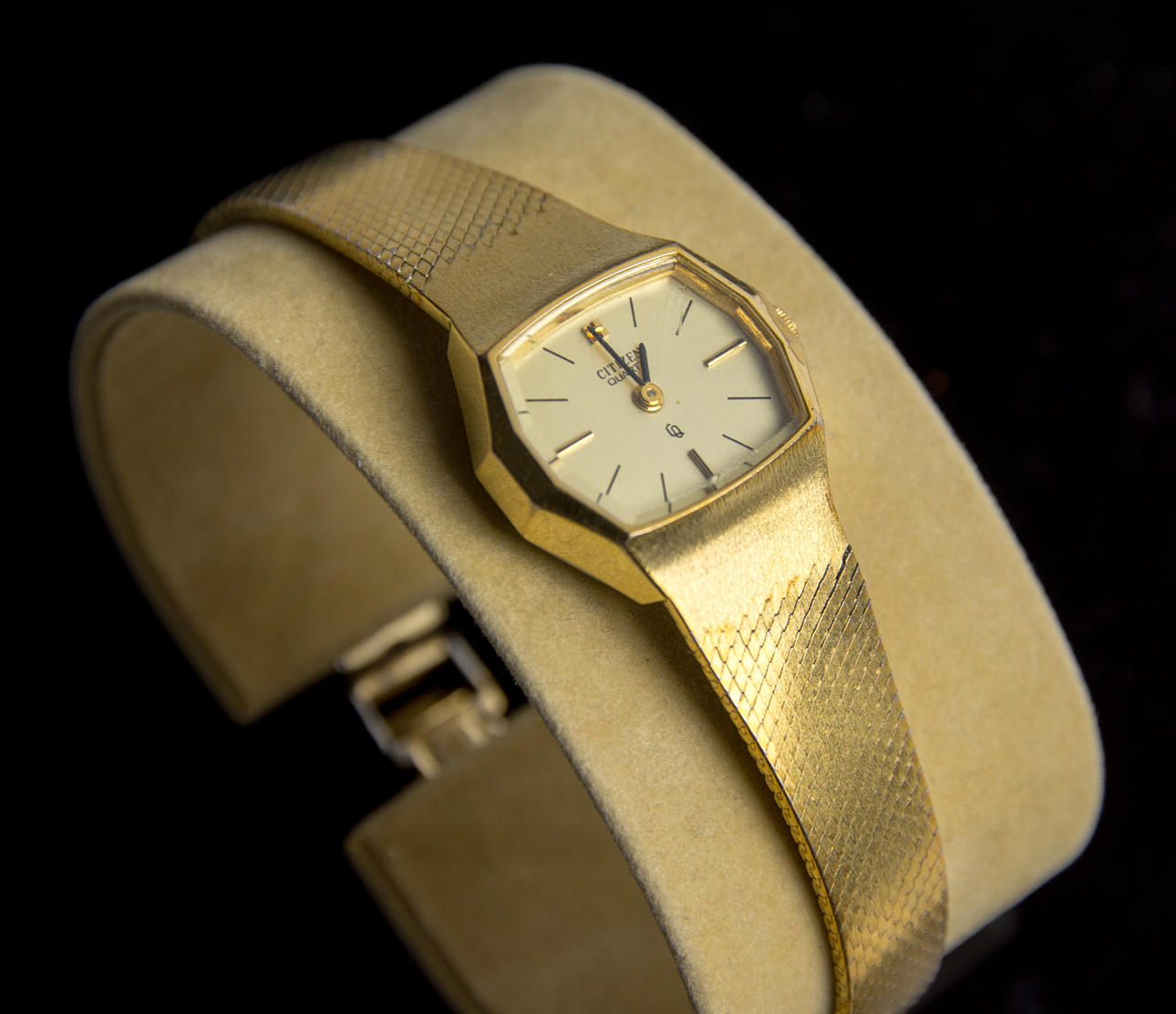 CITIZEN. Quartz watch, gold plated.