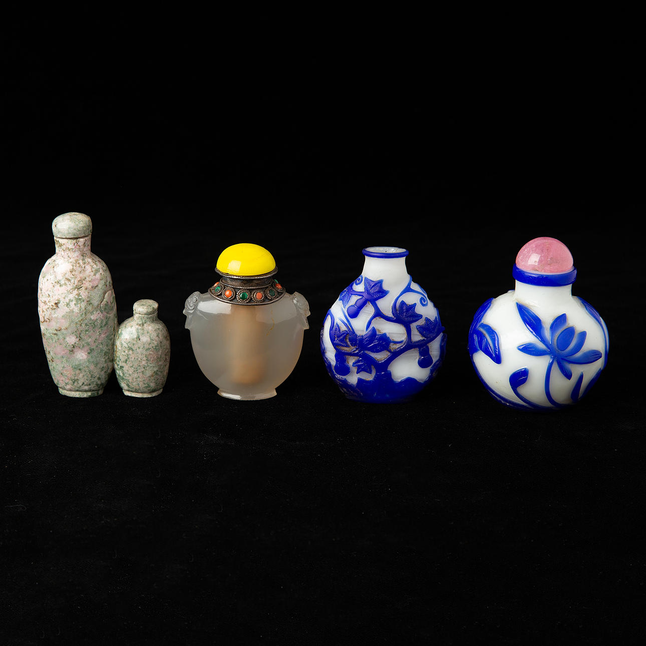 A set of 4 Chinese snuff bottles.