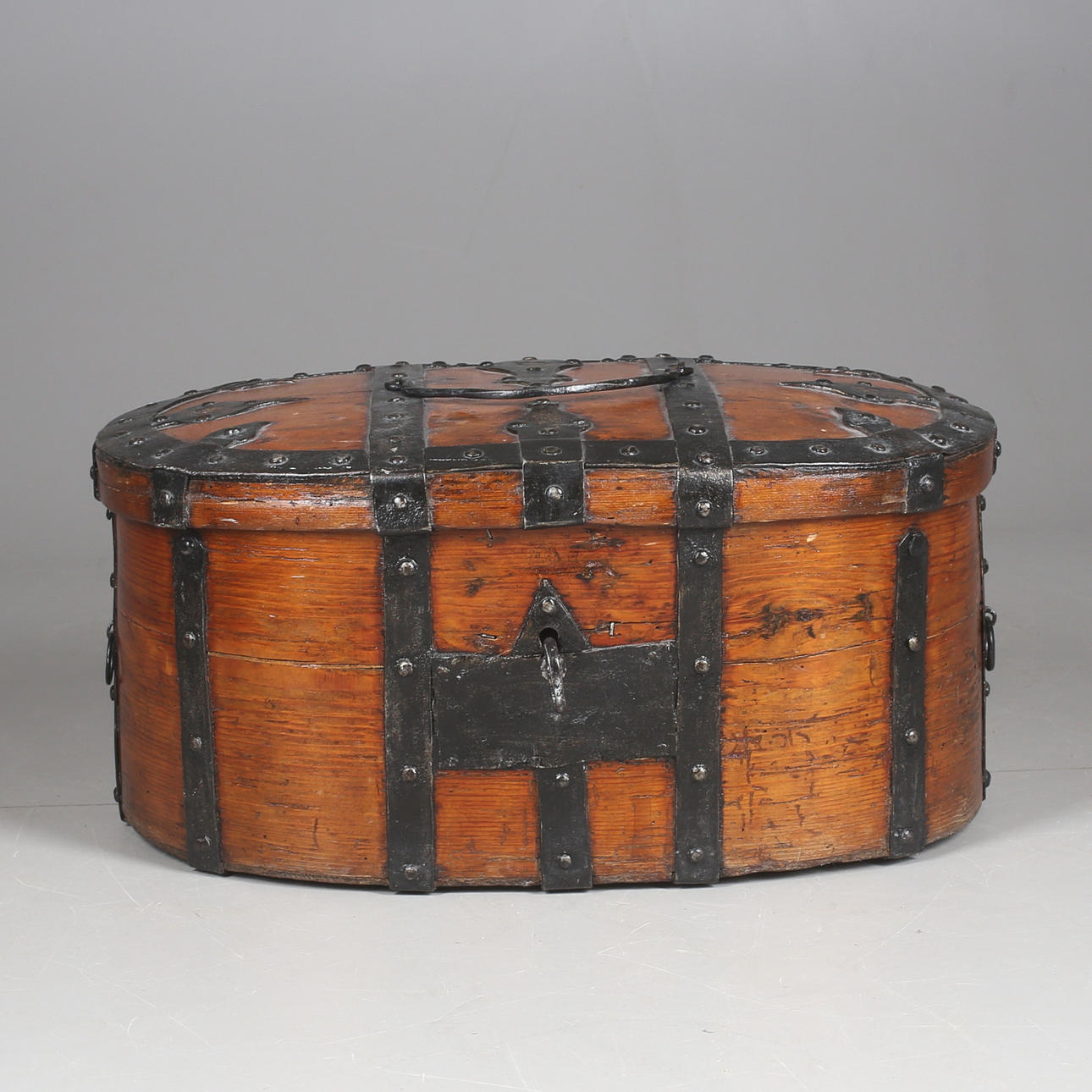 KISTA, trä/järn, troligen 1700-tal.