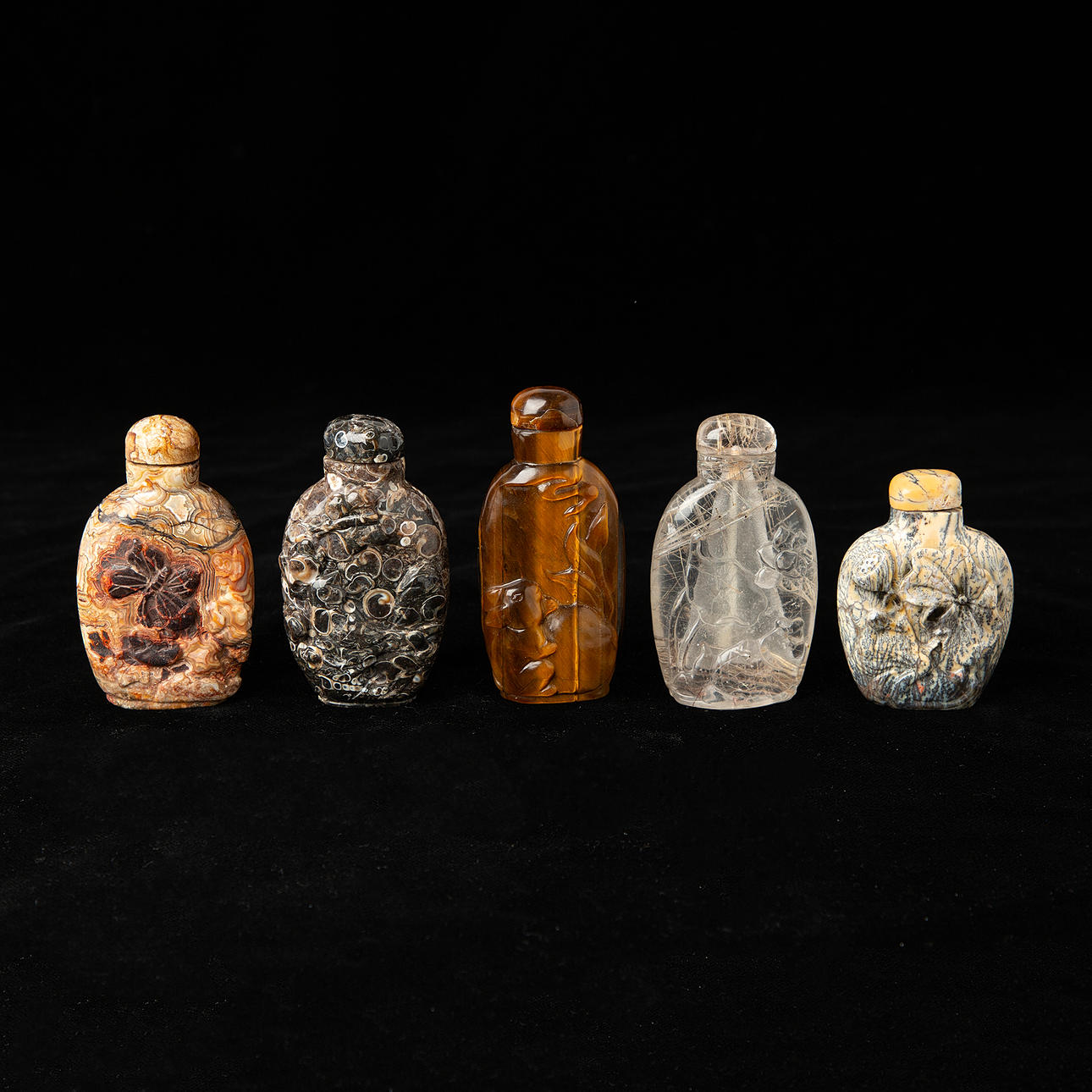 A set of 5 Chinese snuff bottles.
