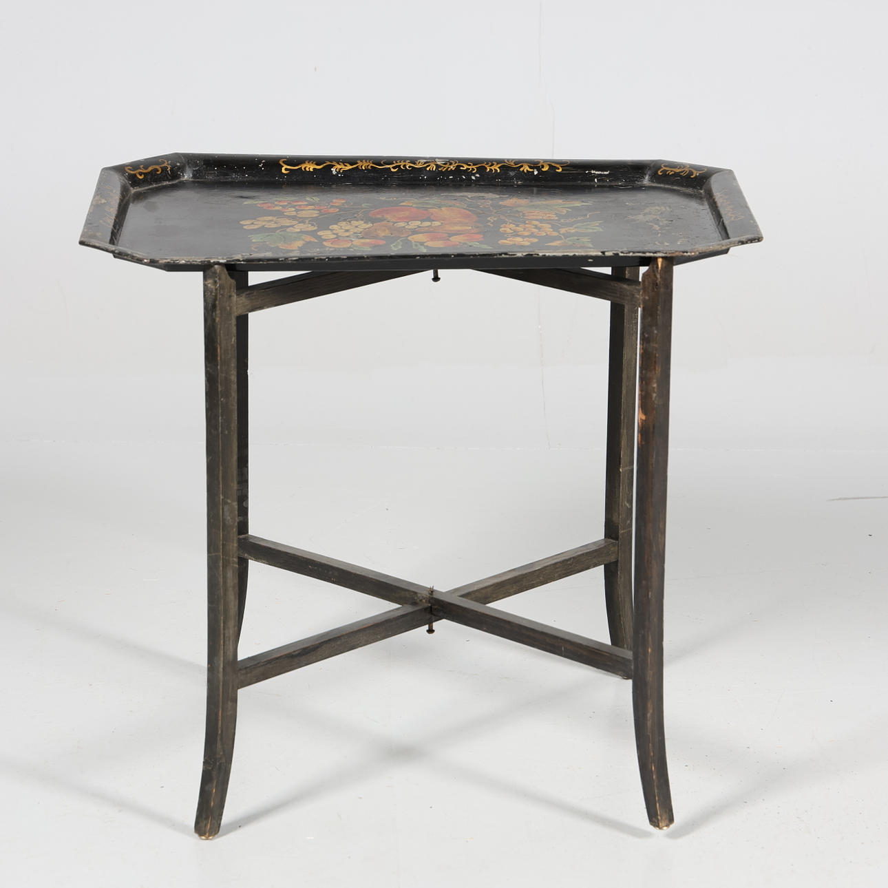 BRICKBORD, metall samt trä.