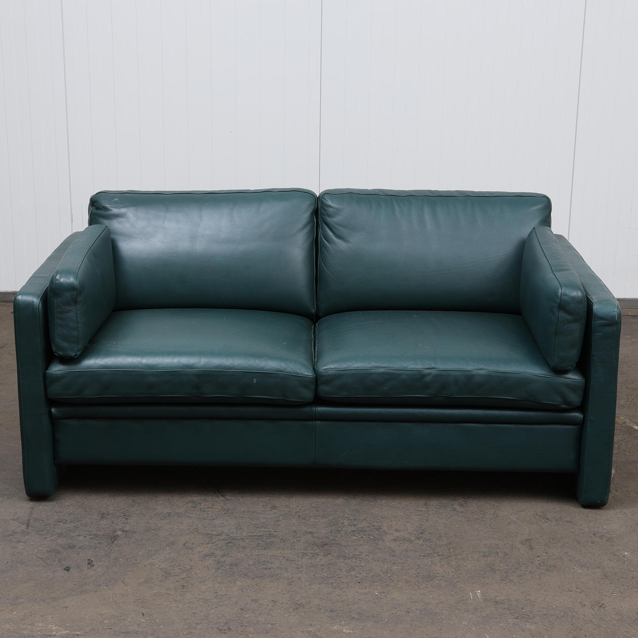 SOFFA, grönt skinn, 2-sits. IKEA.