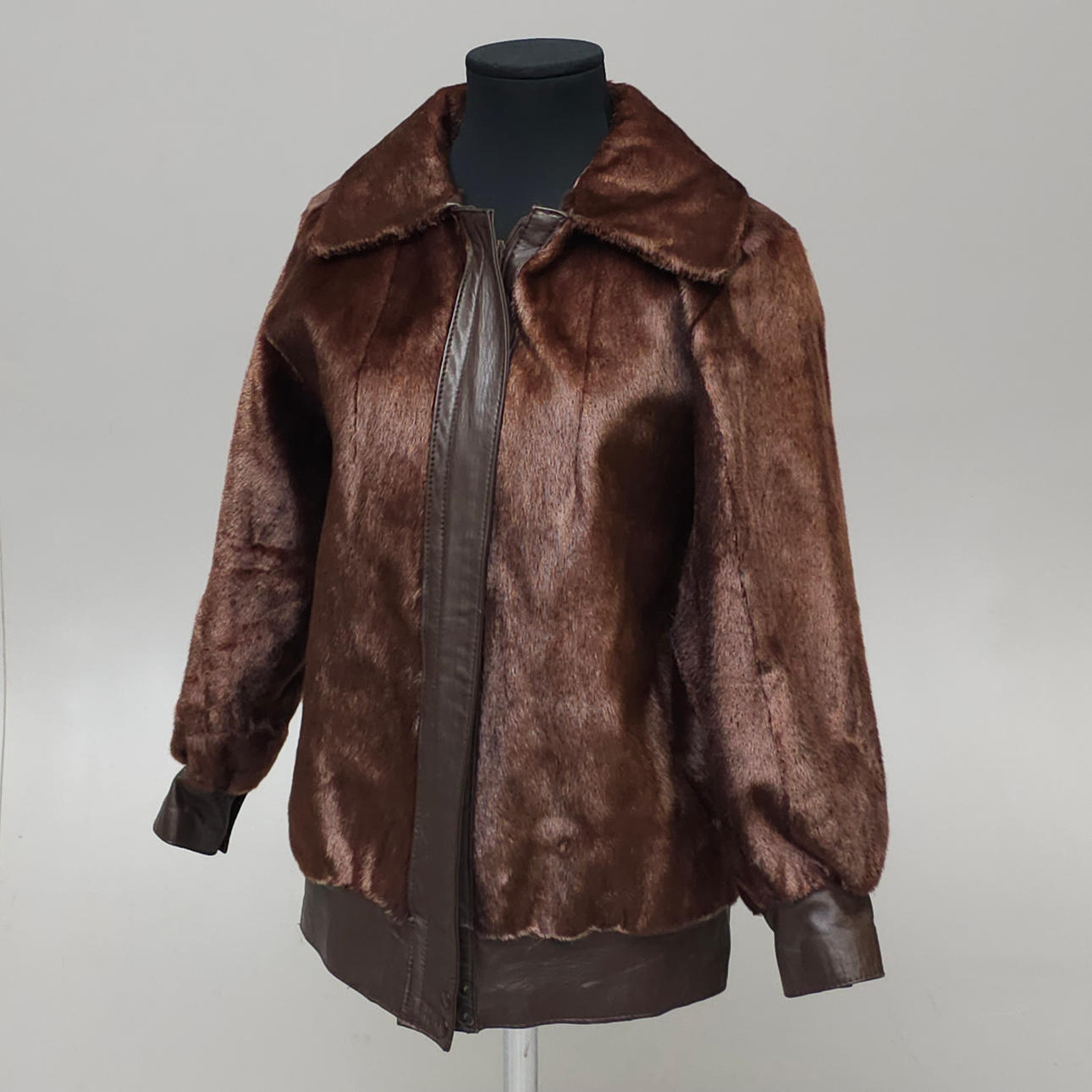 VINTAGE BROWN COLT LEATHER JACKET.