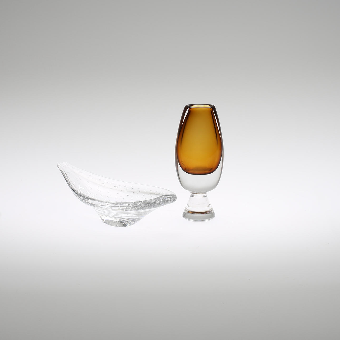 VAS samt SKÅL, glas, Vicke Lindstrand, Kosta.