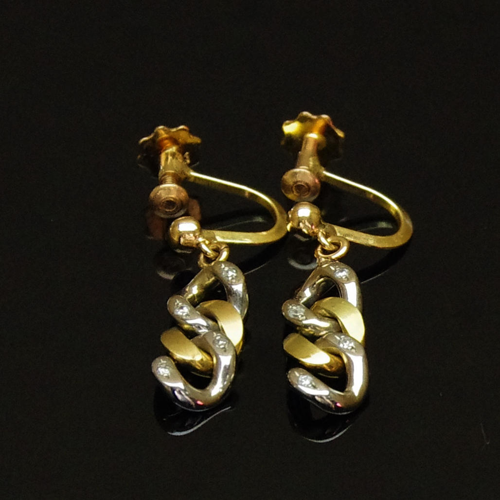 ÖRHÄNGEN, 1 par med pansarlänk, 18K rött/vitt guld.