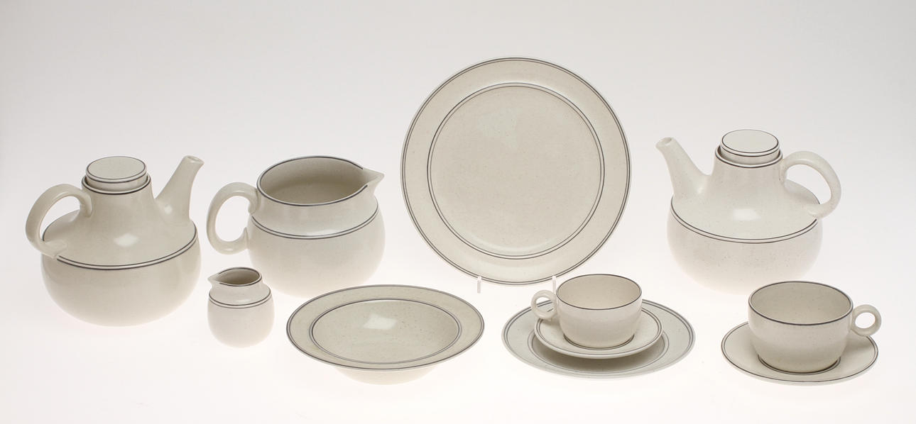 KAFFE- TE- samt MATSERVISDELAR, ca 48 delar, "Birka" Stig Lindberg Gustavsberg.