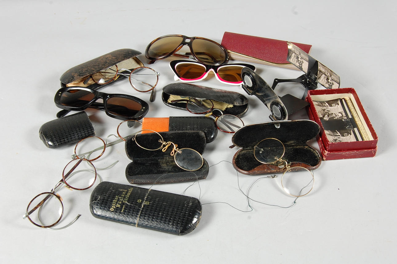 GLASÖGON, 9 delar, 1 st IDEALOSKOP, med bilder, 18-1900-tal.