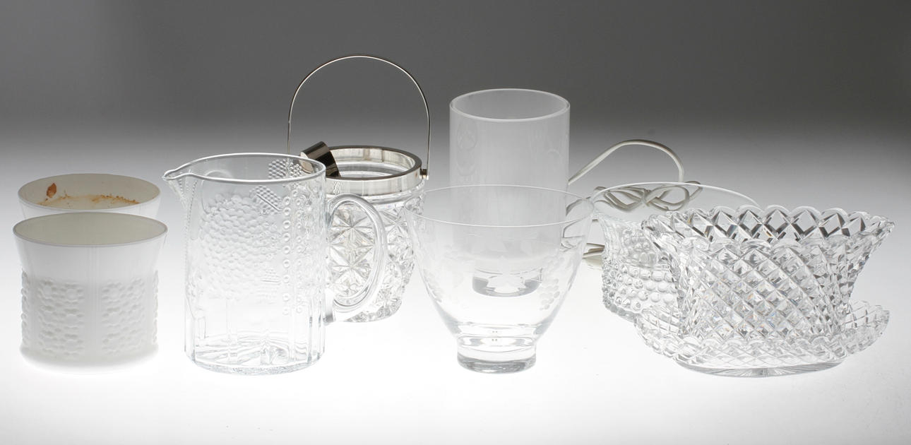 GLASFÖREMÅL, 8 delar, bland annat Reijmyre, Nuutajärvi/Arabia.