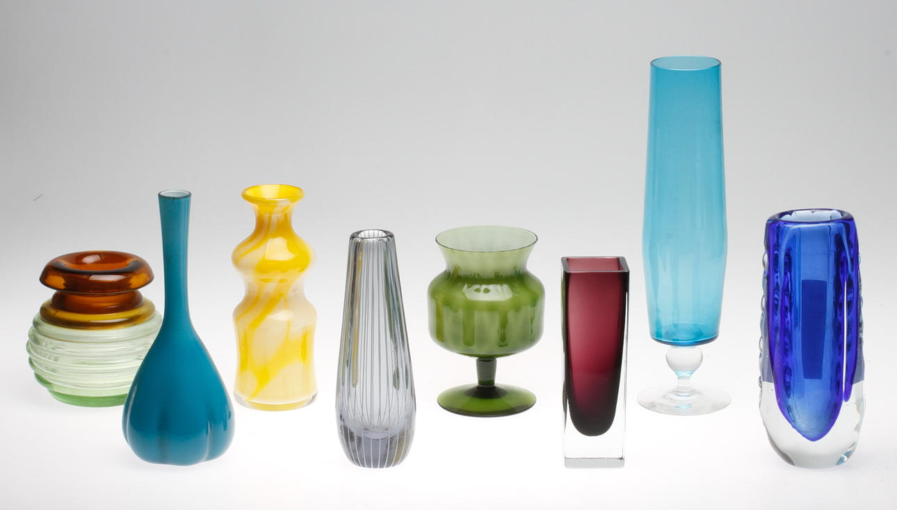 KONSTGLAS, VASER mm, 8 delar, 1900-talets mitt.