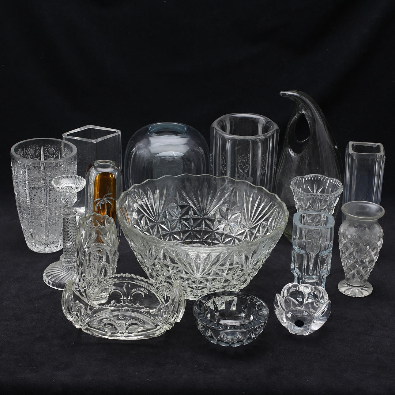 GLASFÖREMÅL, 16 delar, bl.a Sigurd Person, Kosta Boda, 1900-tal.