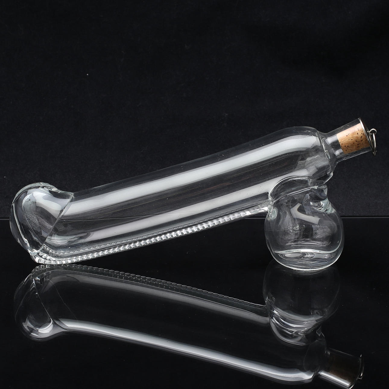 KARAFF, glas, i form av penis, möjligen Reijmyre, 1900-tal.