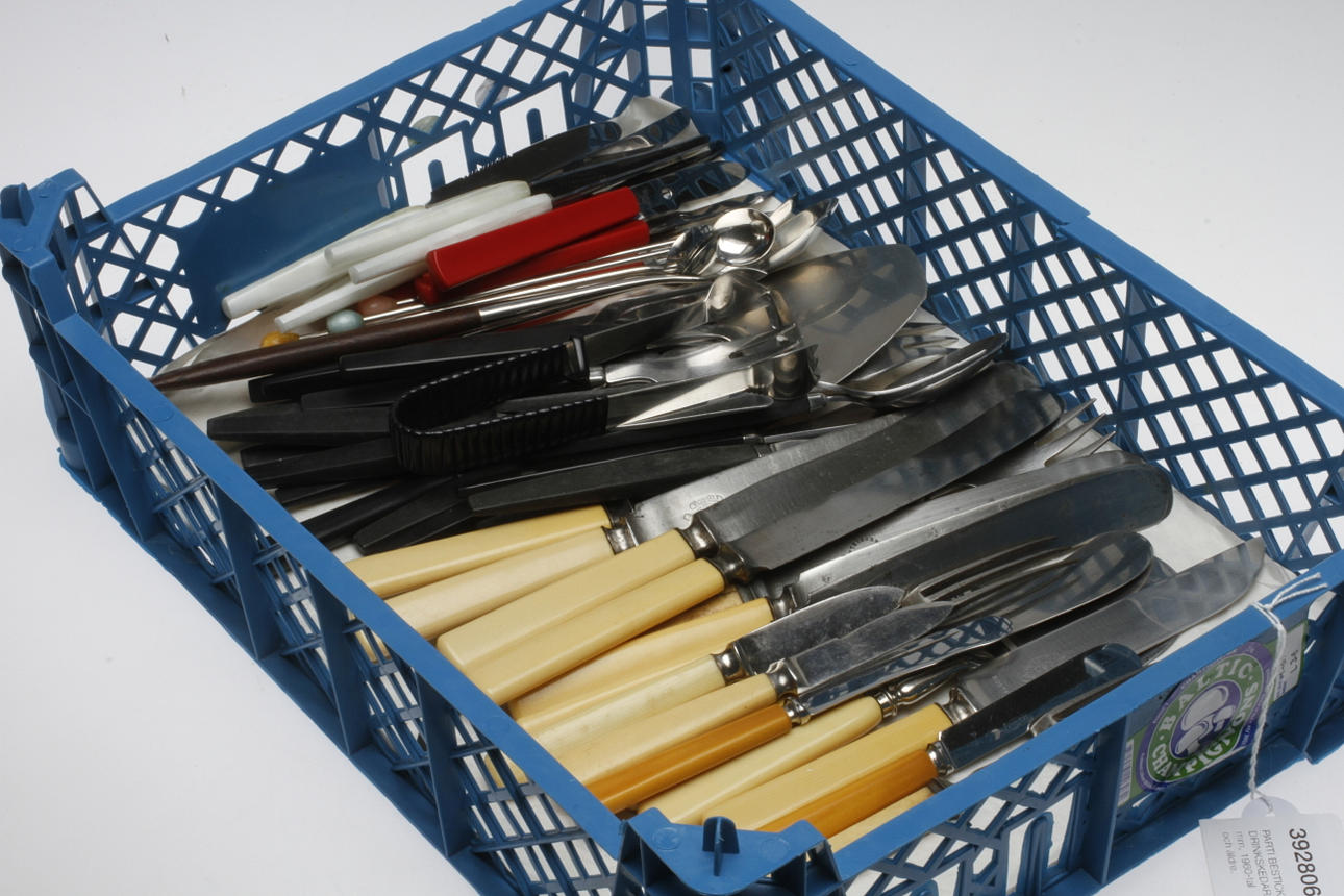 PARTI BESTICK, DRINKSKEDAR mm, 1960-tal och äldre.