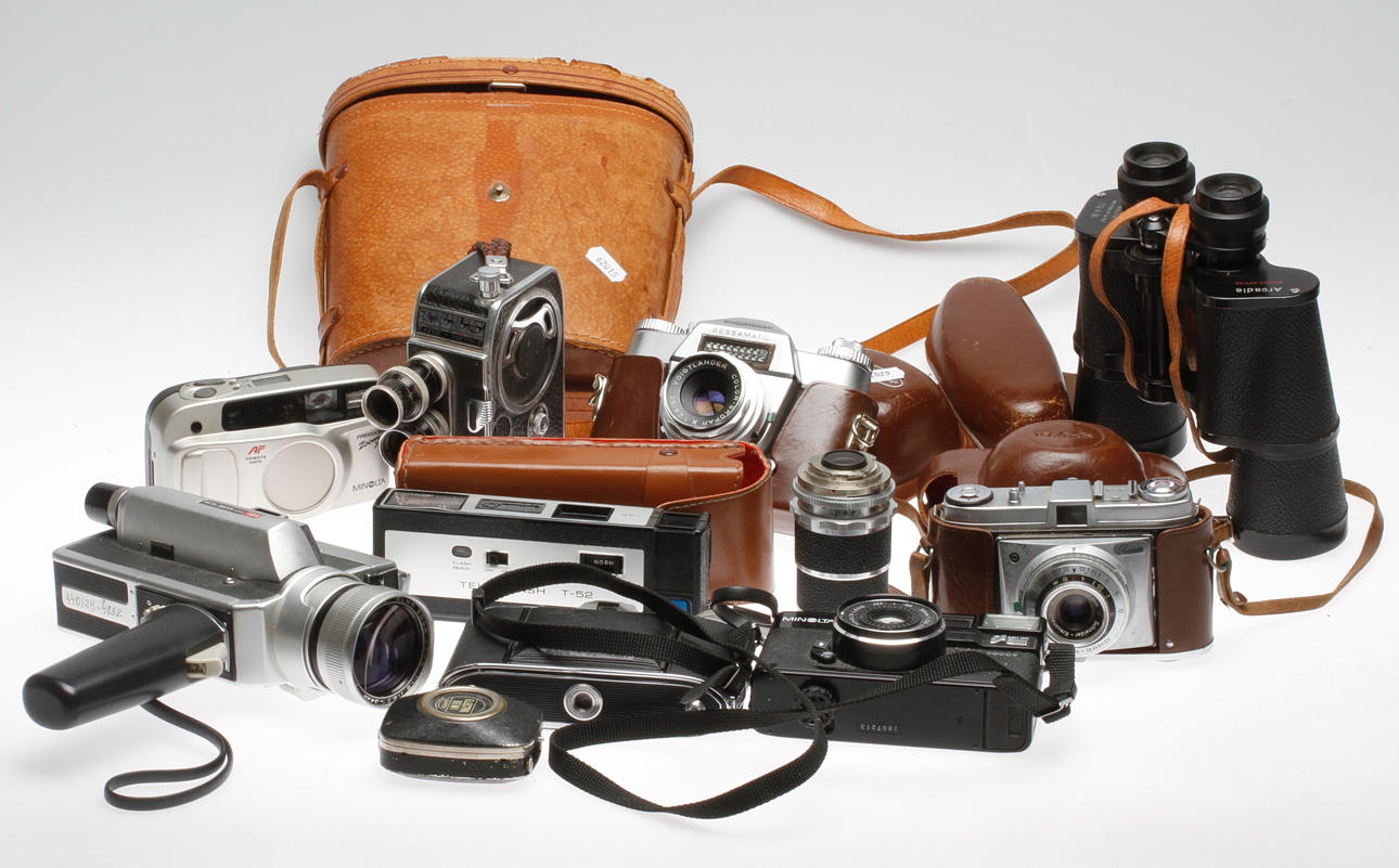 KAMEROR och KIKARE, 11 delar, bland annat Elmo Super 104. 1900-tal.