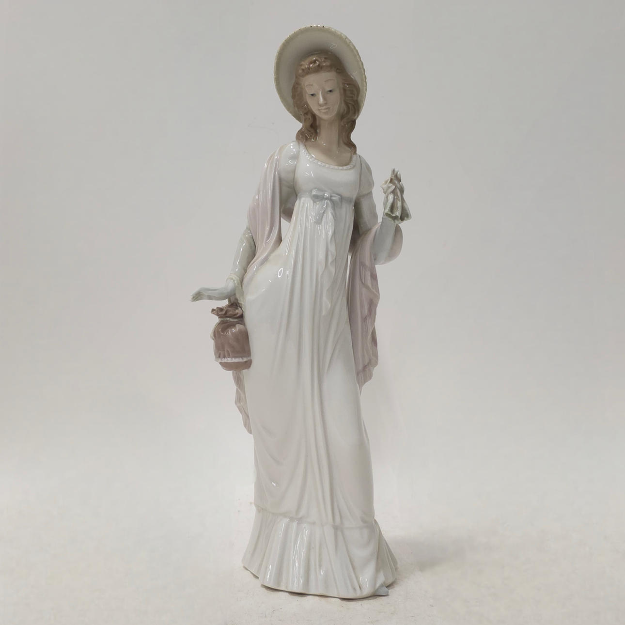 LLADRO FIGUR AF EN DAME.