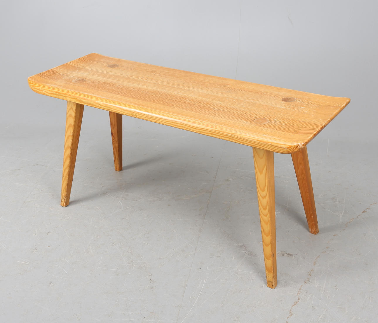 PALL, furu, "Visingsö", Carl Malmsten, Vaggeryds möbler AB, 1900-tal.