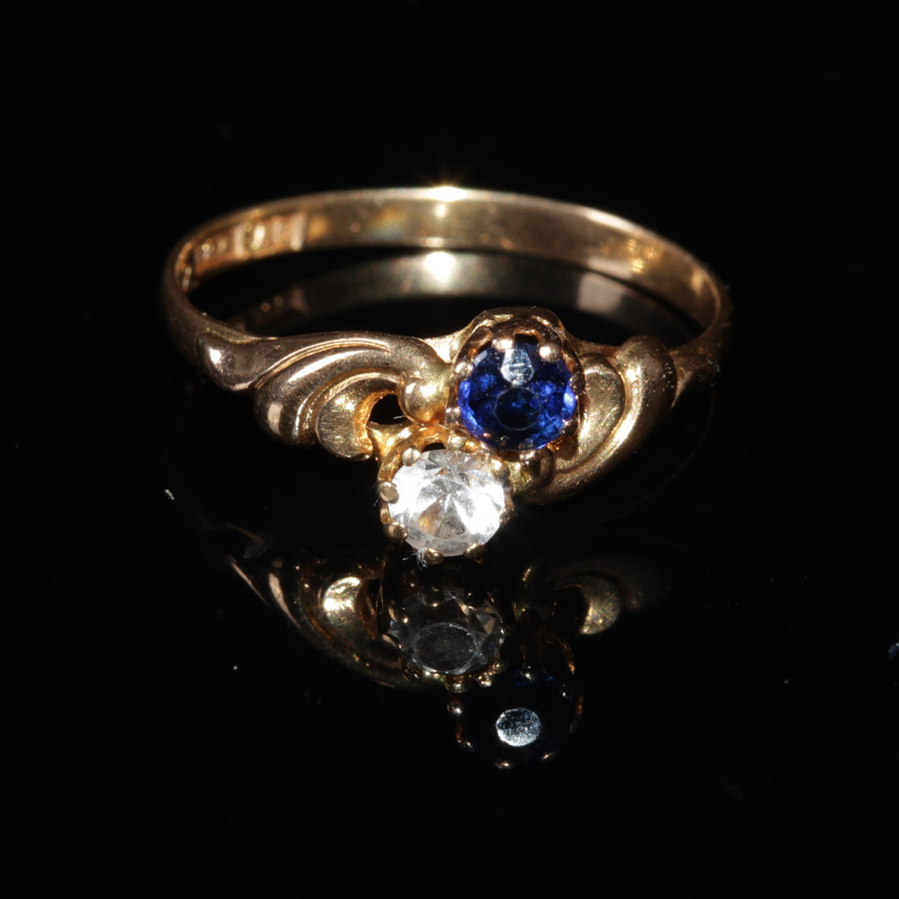 RING, 18k guld med stenar, K&EC, Göteborg, 1900-tal.