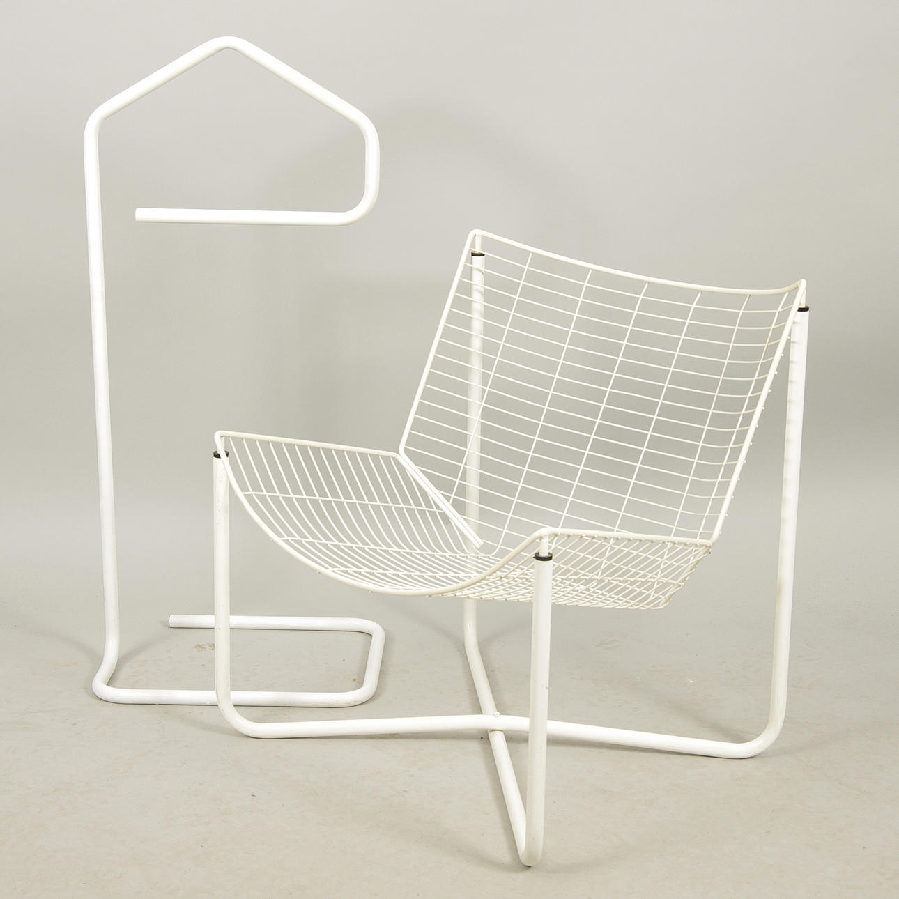 FÅTÖLJ SAMT HERRBETJÄNT, "Järpen", Niels Gammelgaard, formgiven 1983, IKEA.