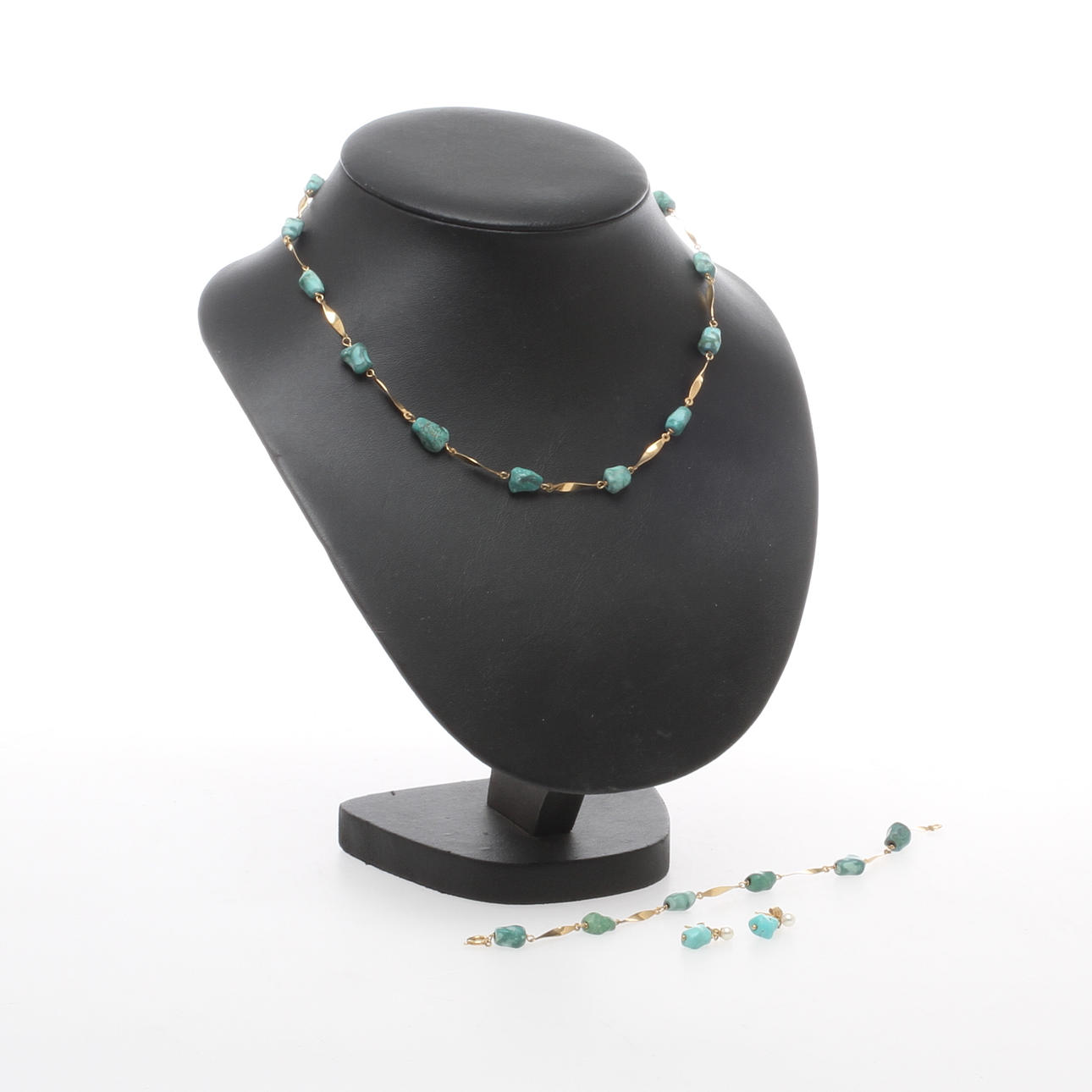 HALSBAND, ARMBAND samt ÖRHÄNGEN 1 par, 18k guld, 1900-talets andra hälft.