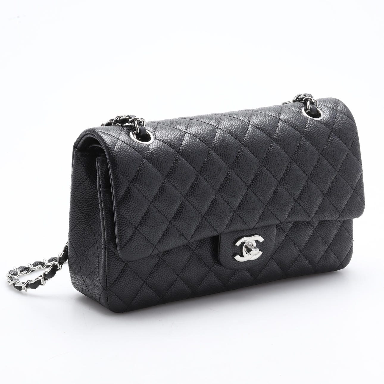 CHANEL. Tasche, „Classic Double Flap Bag Medium“, Kaviarleder.