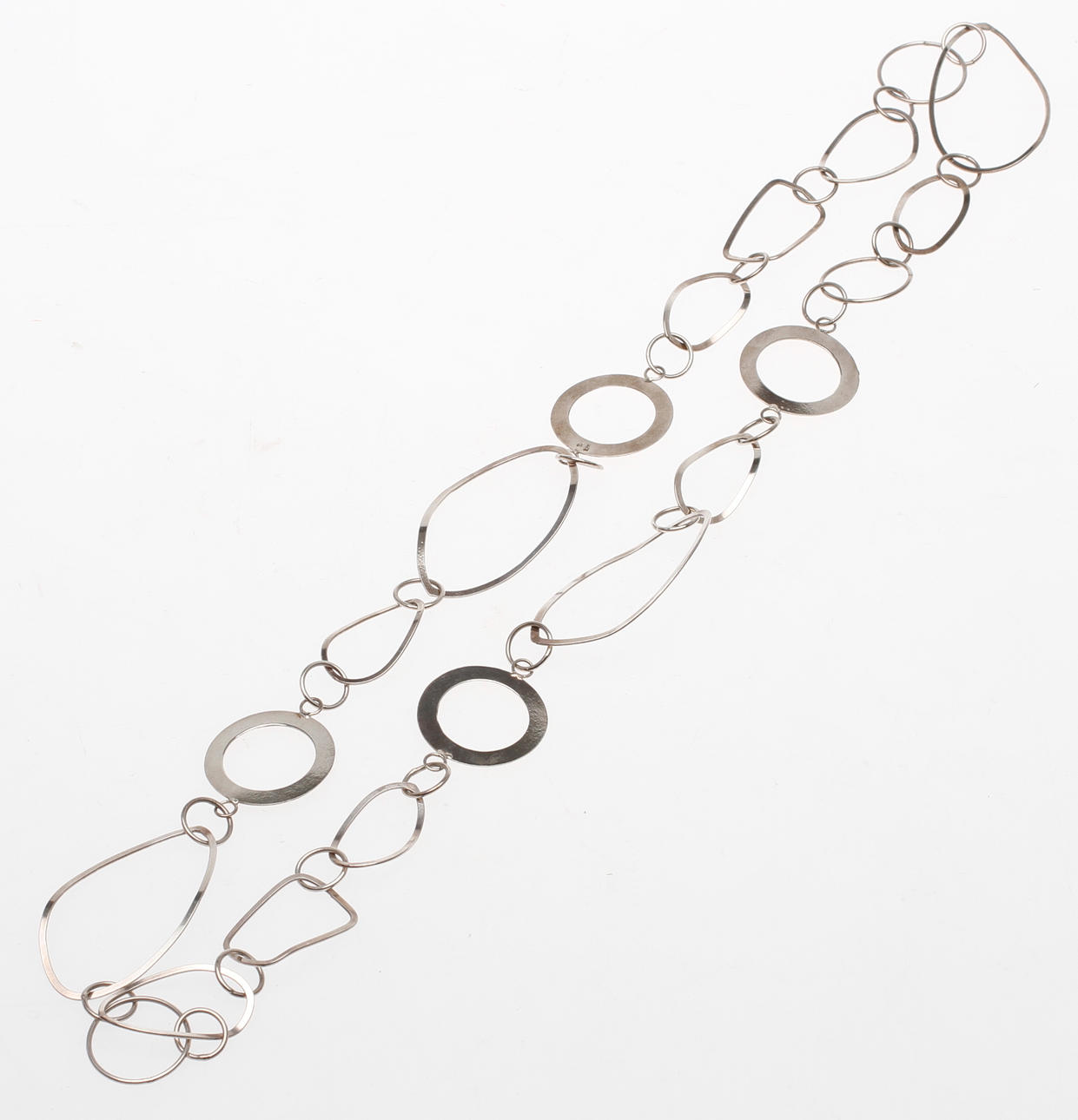 COLLIER, silver, modern design. vikt ca 35 gram.