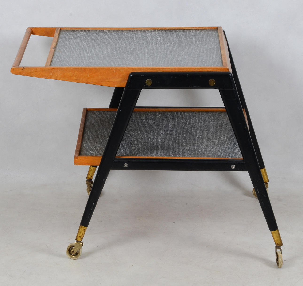 SERVERINGSVAGN PÅ HJUL, 1900-talets mitt.